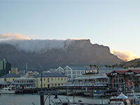 Kapstadt: Victoria & Albert Waterfront mit Tafelberg