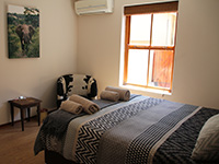 Ferienhaus: Schlafzimmer mit Queensize-Bett